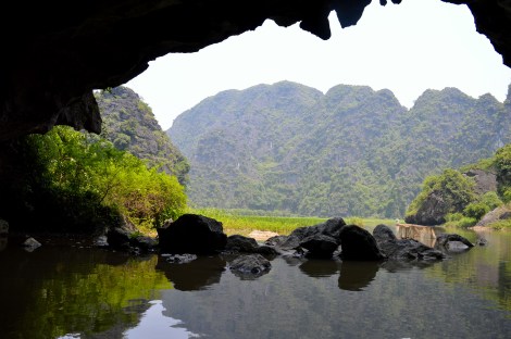 Tam Coc - une belle rivière précédant la Baie d'Halong
