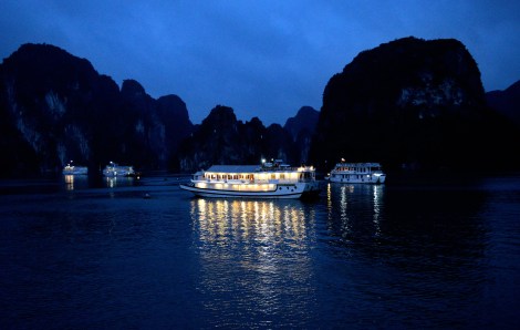 La Baie d'Halong de nuit